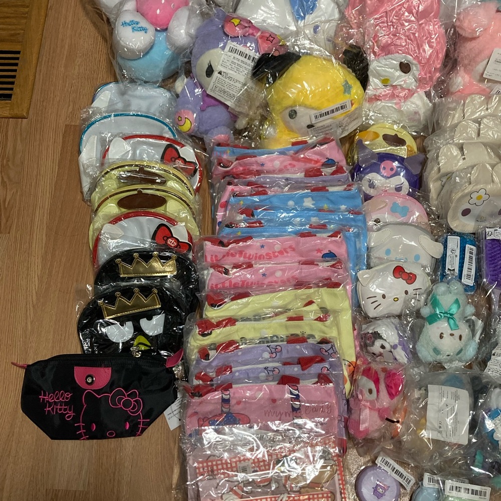 XL Sanrio Lucky Bag - Picture 6 of 7